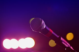 shallow focus photography of black microphone