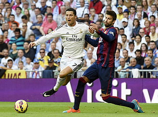 Christian Ronaldo in uniform playing on field HD wallpaper
