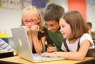 Children's using laptop HD wallpaper