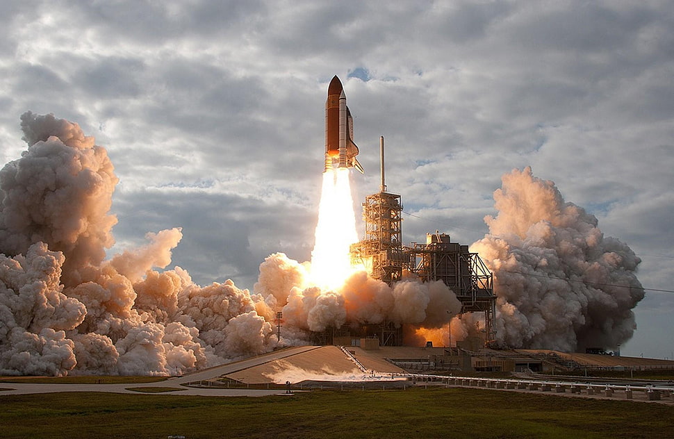white and brown rocket lunch HD wallpaper