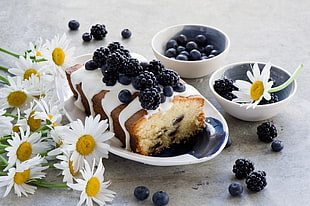 blueberry on sugar coated loaf bread beside white petaled flowers