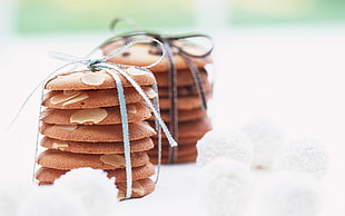 two bundle of cookies photography HD wallpaper