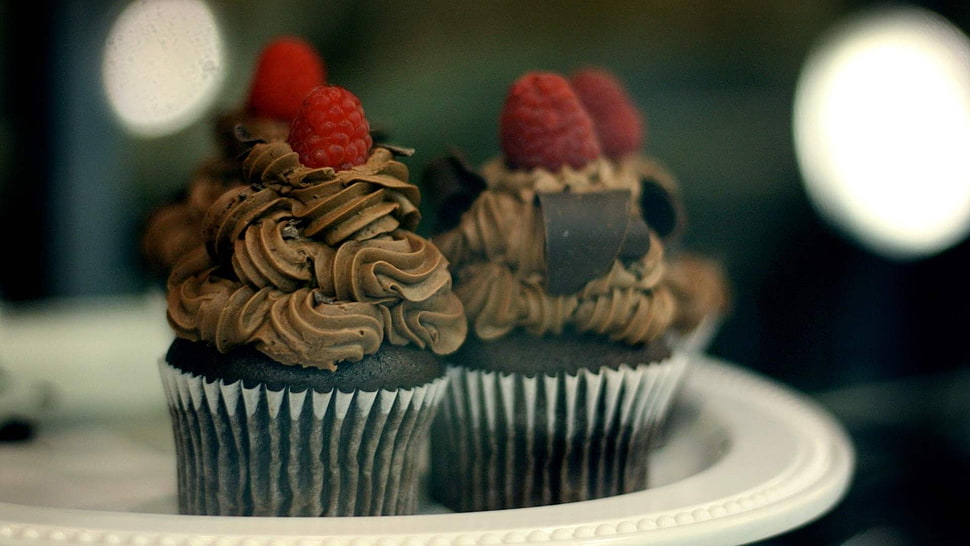 Chocolate raspberry cupcake HD wallpaper