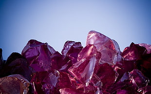 close up photography of purple gemstone