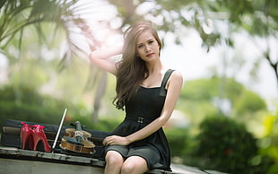 woman wearing black sleeveless dress HD wallpaper