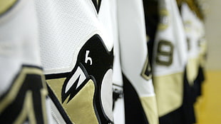 white, black, and brown Pittsburgh Penguins jersey, Pittsburgh Penguins , ice hockey, sport 
