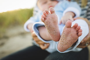 photo of baby's feet covered with sand HD wallpaper