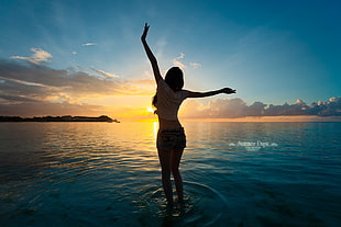 woman jumping on ocean HD wallpaper