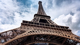 Low Angle Photo Graph of Eiffel Tower HD wallpaper