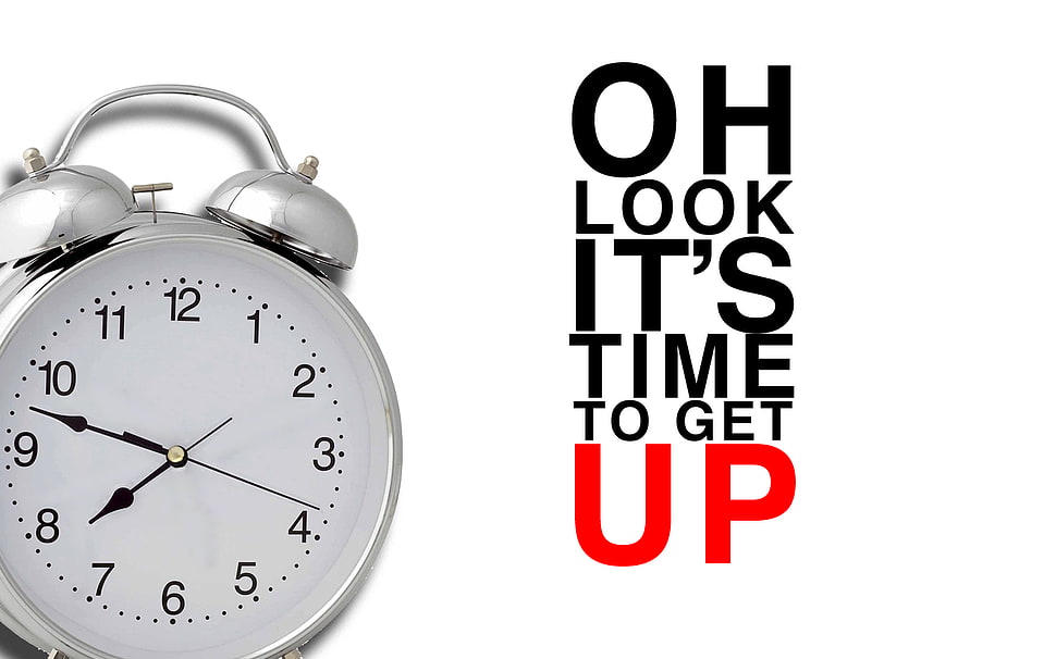 silver double-bell alarm clock reading at 7:47 HD wallpaper
