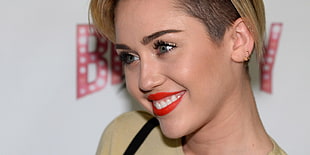 Miley Cyrus HD wallpaper