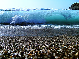 ocean waves in sea shore during daytime, sardegna HD wallpaper