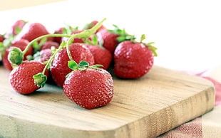 close-up photo of strawberries on brown plank