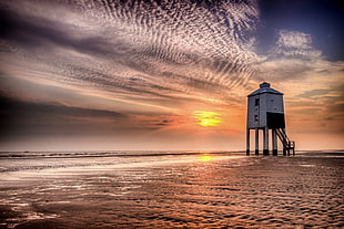 white lifeguard house near at body of water, burnham HD wallpaper
