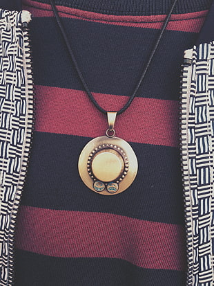 round gold-colored pendant necklace, One Piece