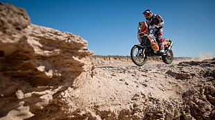 person riding on a dirt bike at daytime HD wallpaper