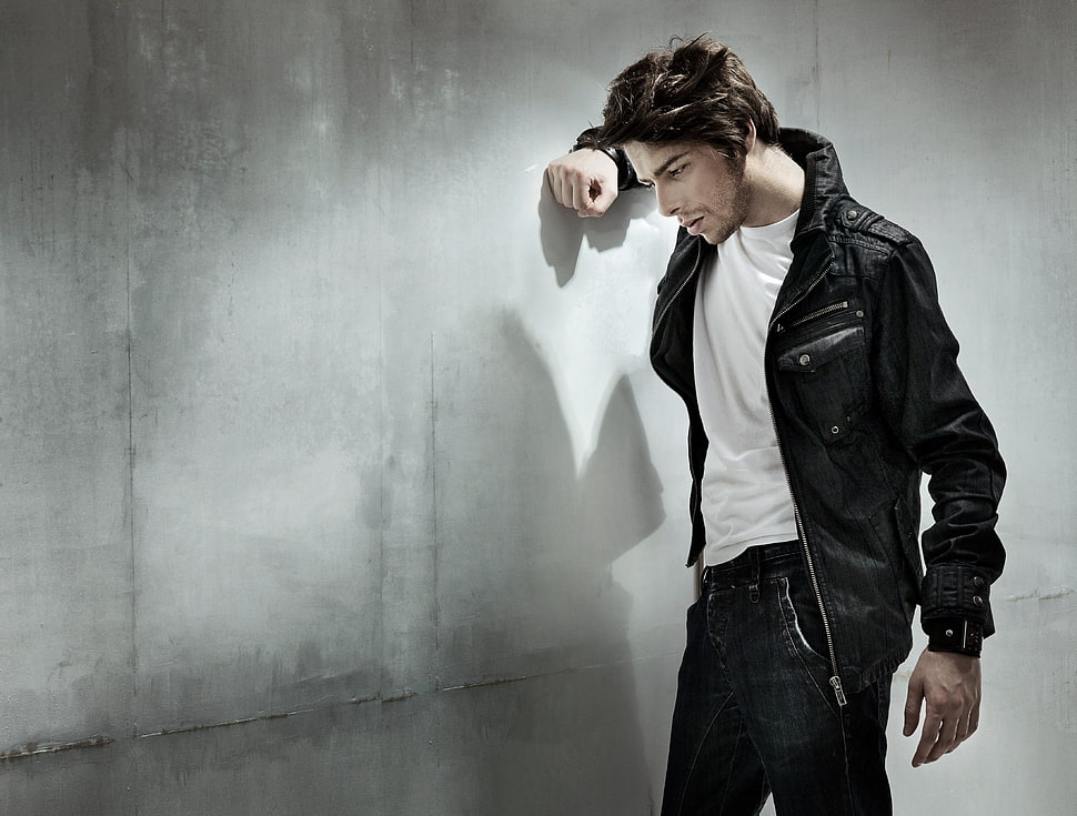 man in black shirt leaning on wall HD wallpaper