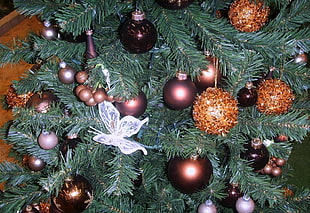 christmas tree with bauble HD wallpaper