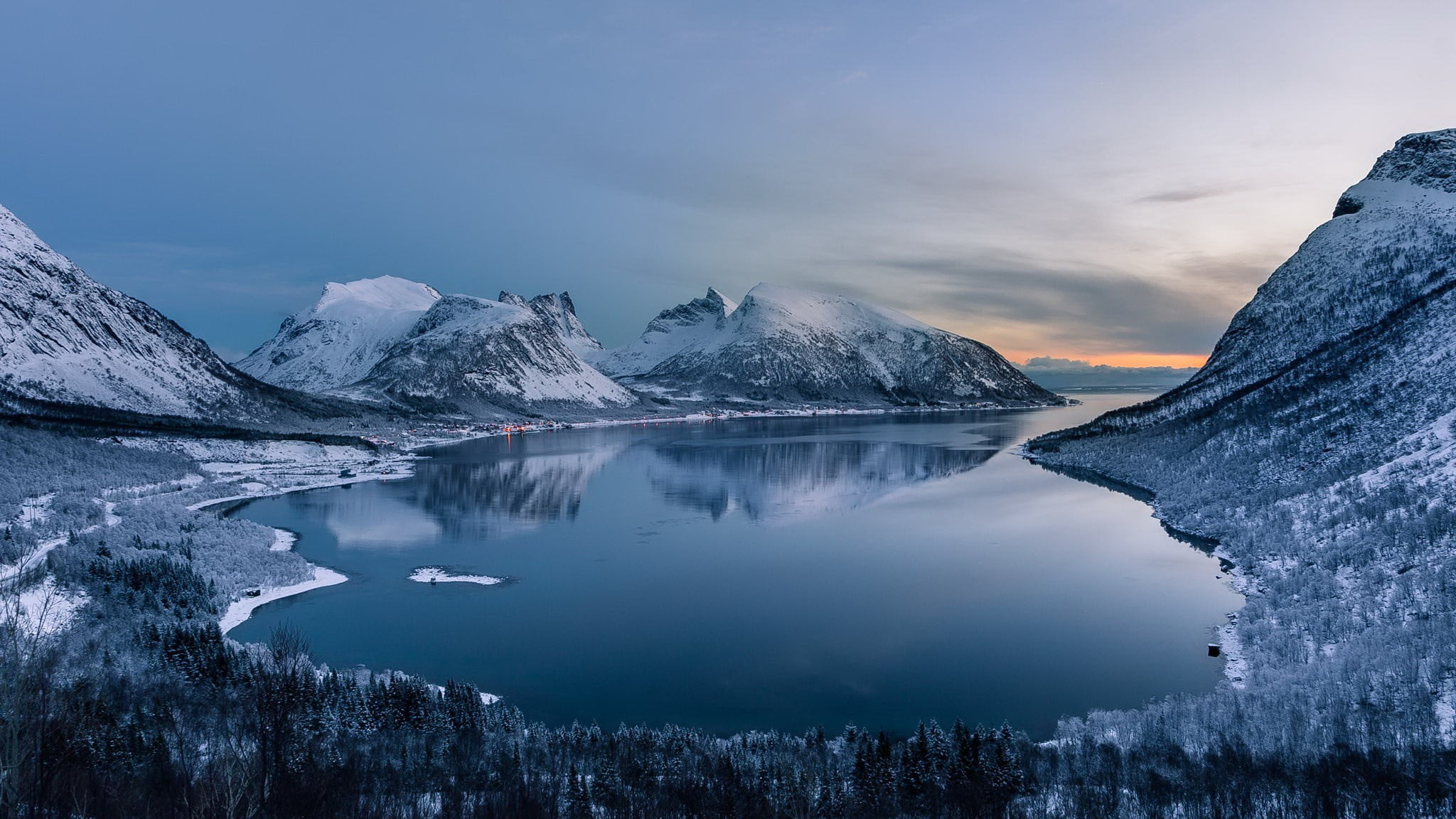 lake surrounded by mountains, mountains, lake, winter, sky