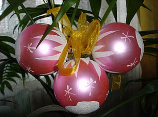 pink and white baubles