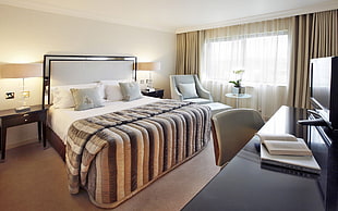white-and-black bedroom furniture set, bedroom, interior, interior design HD wallpaper