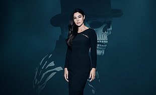 woman in black long-sleeved dres