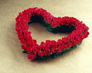 heart shaped red rose wreath HD wallpaper