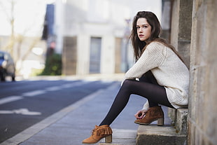 women's black leggings, pair of beige leather chunky-heels boots and white sweater, women, model, brunette, street