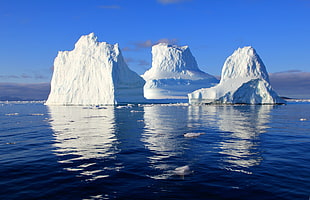 ice bergs on ocean during daytime HD wallpaper