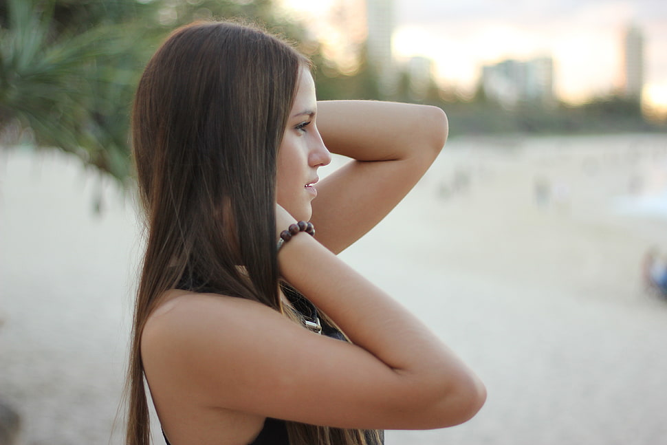 tilt shift lens photography of brown haired woman looking on the right side HD wallpaper