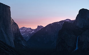 brown mountains, Yosemite National Park, Yosemite Falls, mountains, sunset