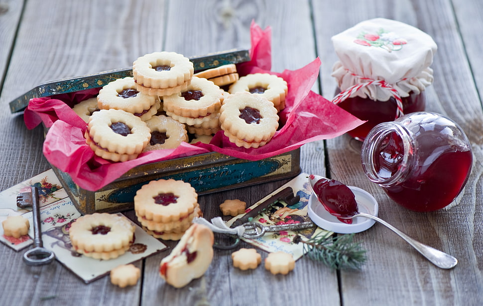 strawberry jam cookie on box with jams HD wallpaper