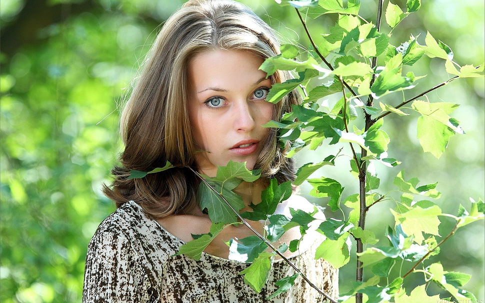 woman wearing brown scoop-neck top near green leaf plant HD wallpaper