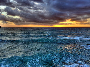 rough waters during daytime HD wallpaper