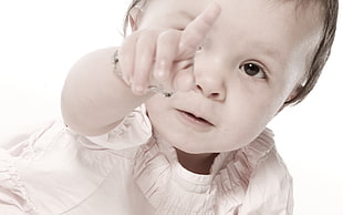 baby pointing something