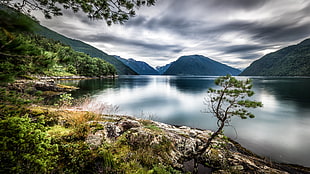 lake across mountain under grey clouds, norway HD wallpaper