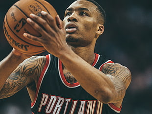 basketball player holding ball photo HD wallpaper