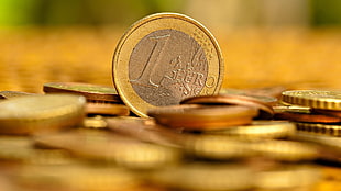 gold-and-silver 1 Euro commemorative coin, depth of field, coins, euros, metal HD wallpaper
