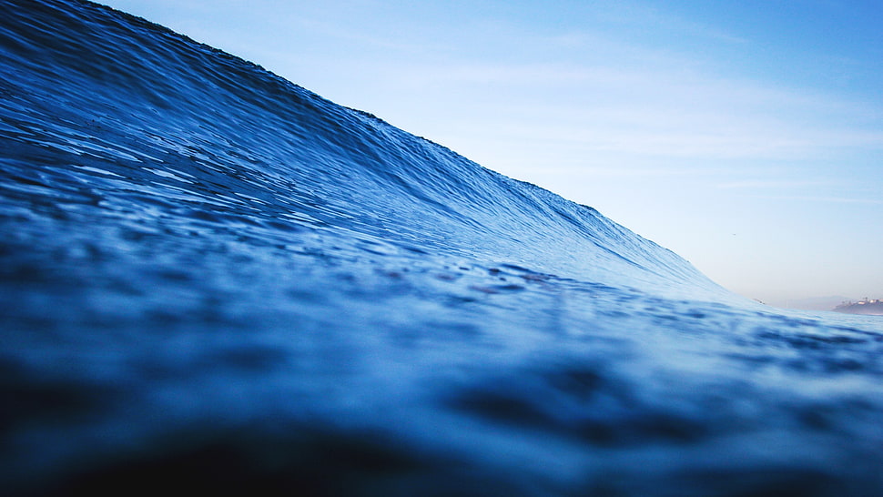 ocean waves under blue sky HD wallpaper