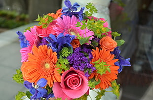 bouquet of assorted flowers HD wallpaper