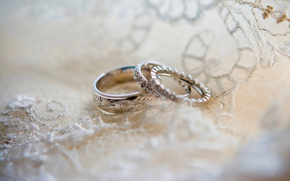 silver ring on white textile HD wallpaper