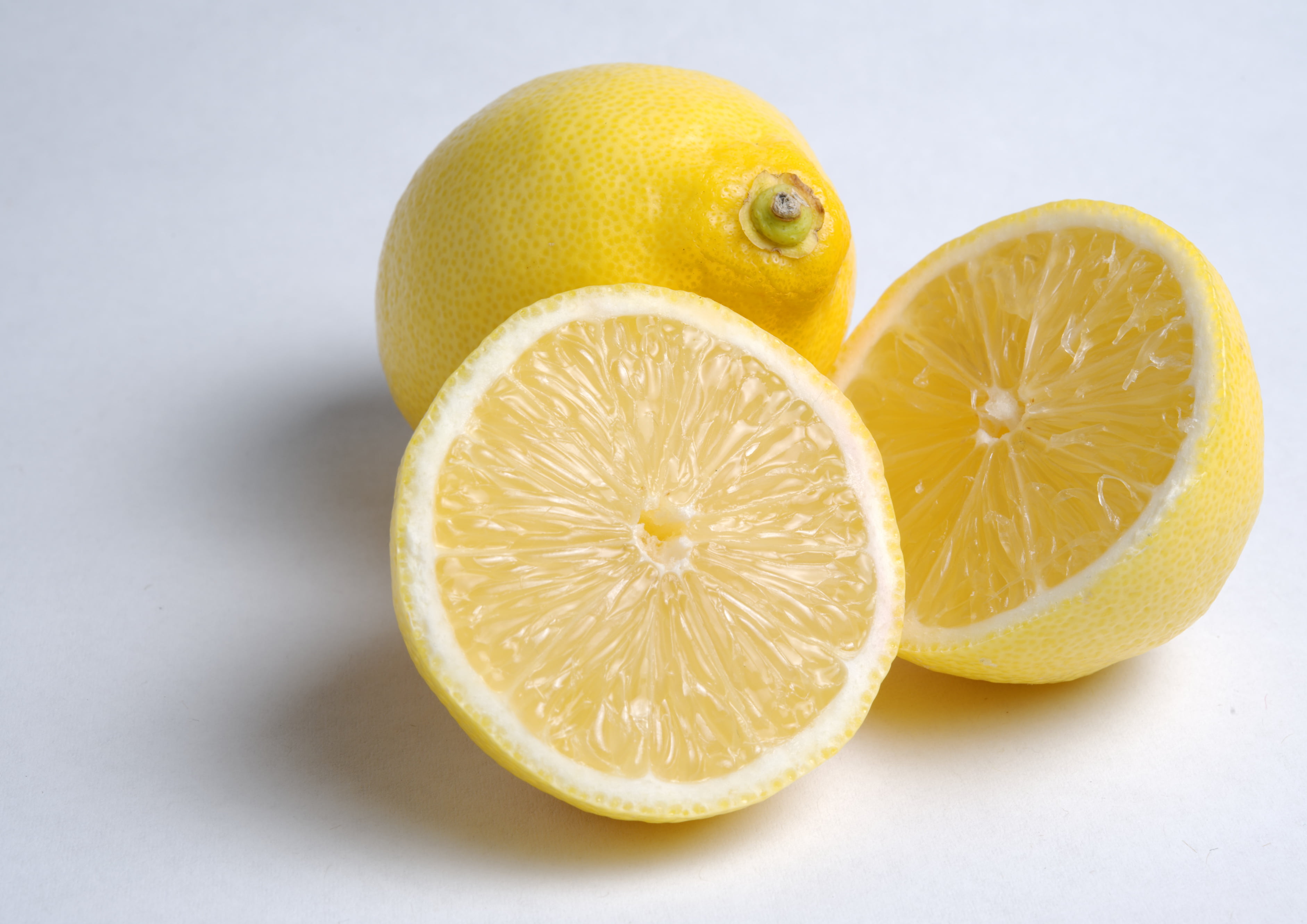 cut yellow lemon HD wallpaper.