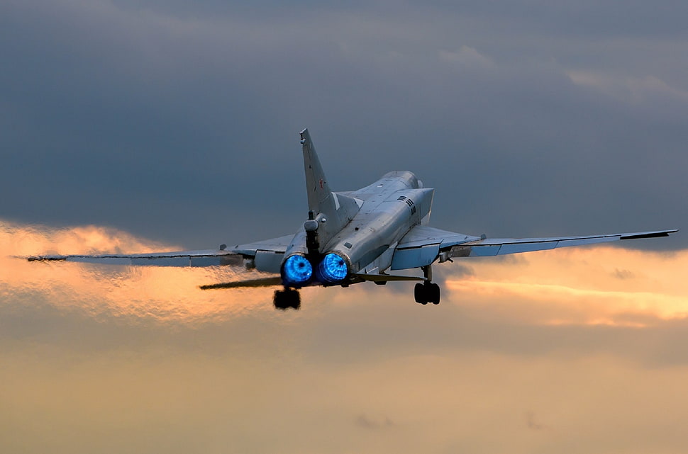 gray fighter jet flying during daytime HD wallpaper
