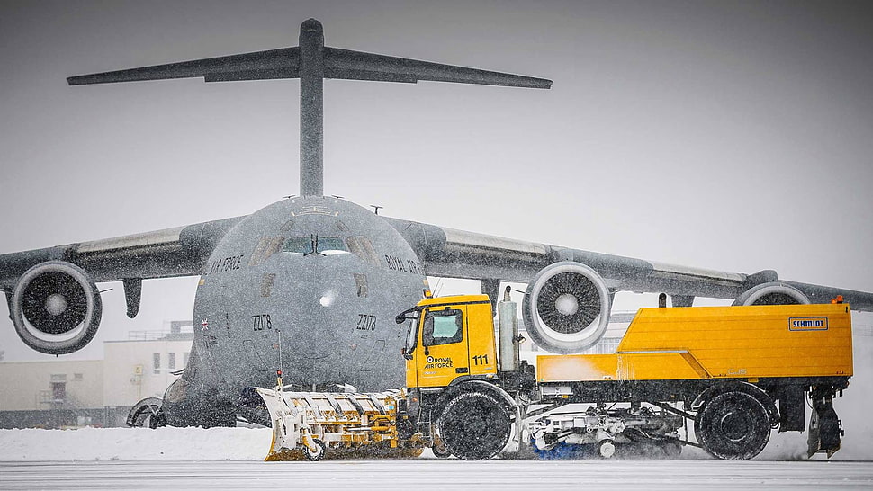 yellow and black power tool, military, Boeing C-17 Globemaster III, US Air Force, snow HD wallpaper