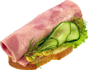 ham sandwich with cucumber