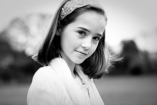 girl in black and white photo with headband HD wallpaper