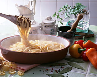 cooked pasta on white and brown ceramic bowl
