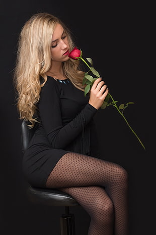 woman wearing black long sleeves dress sitting on chair HD wallpaper