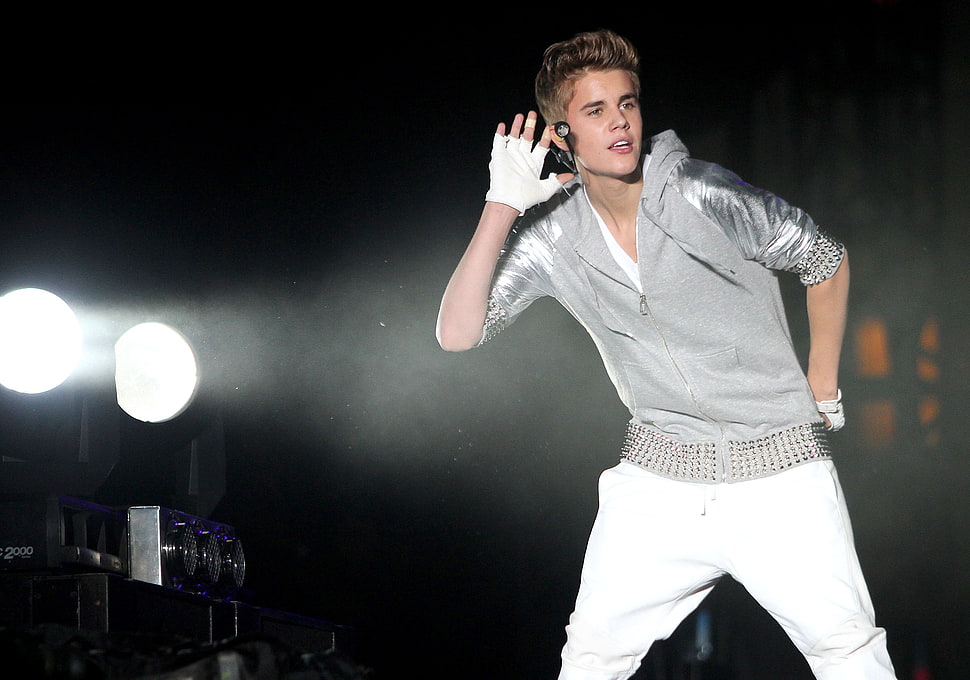 Justin Bieber in gray zip-up jacket HD wallpaper