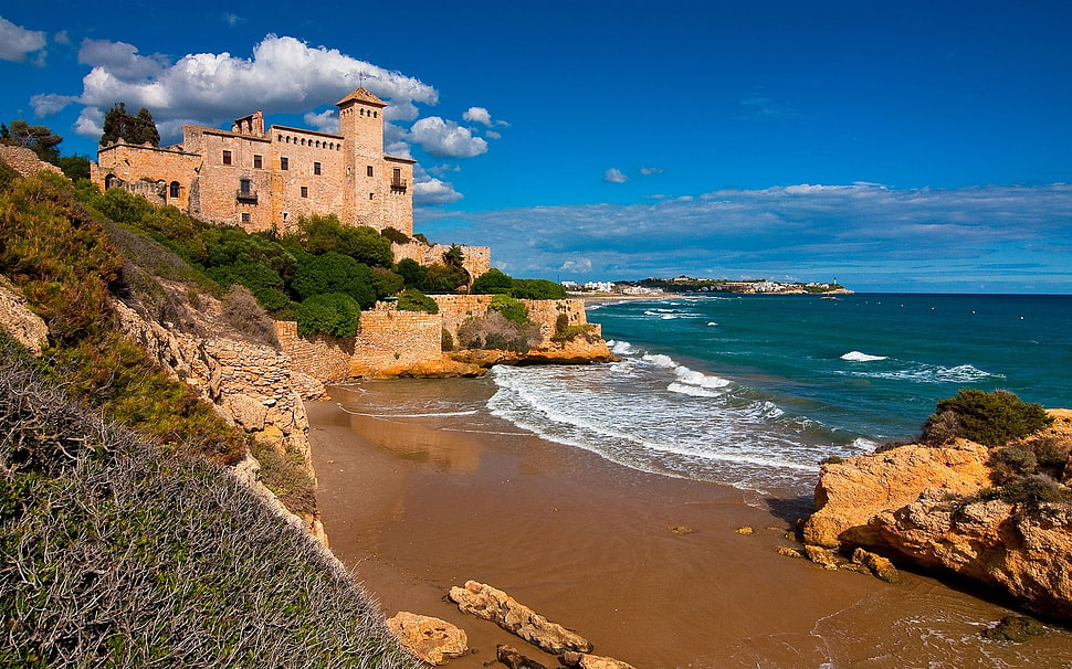 white and brown concrete house, beach, sky, clouds, Spain HD wallpaper